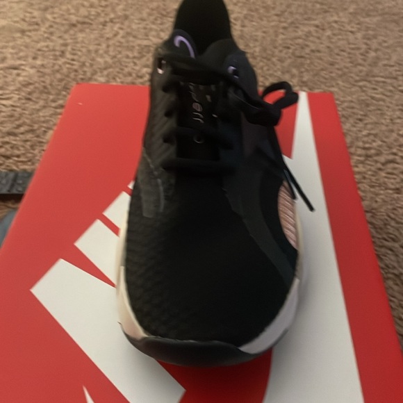 Nice Black Tennis Shoes For Women Black And Gold Still Boxed Never Worn - Picture 5 of 6